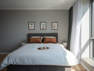 ProperUNIT Big City Lights Apartment with AC - 9