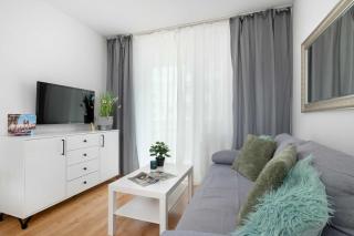 Cozy & Pet-Friendly Apartment with Balcony by Noclegi Renters - 6
