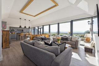 Stylish Loch Lomond Cottage with stunning views - 0