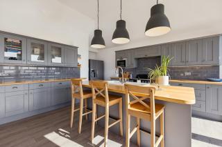 Stylish Loch Lomond Cottage with stunning views - 8
