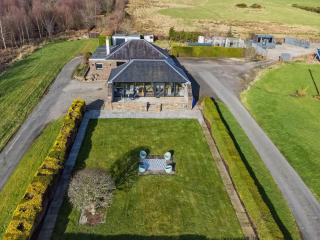 Stylish Loch Lomond Cottage with stunning views - 4