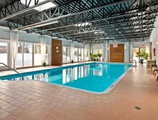 Swimming Pool & Mountain - Condos des Neiges - 4