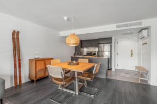 Swimming Pool & Mountain - Condos des Neiges - 2