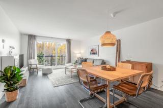 Swimming Pool & Mountain - Condos des Neiges - 1
