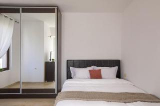 Central 1-Bedroom Apartment - 2