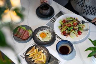 Yuezhu-Peak Cloud-Free pick-up service of 2 nights ,5-minute walk to The Zhangjiajie Forest Park,Free Western breakfast & coffee &self-laundry and drying,english service - 4