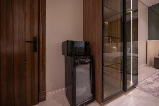 Rozn Co Modern Elegance Studio Escape - 8