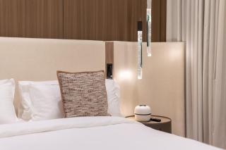 Rozn Co Modern Elegance Studio Escape - 1