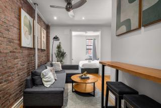 Stylish 2-Bedroom Stay in East Village - 6