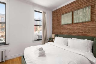 Stylish 2-Bedroom Stay in East Village - 1