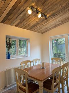 Beautiful cottage a stones throw from the beach. - 7