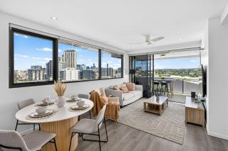 Luxury 2Bed2Bath Apt with Pool, Parking, Gym and Views - 0
