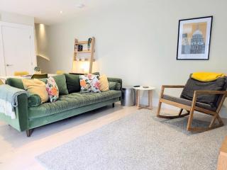 The Mews with free parking - 1