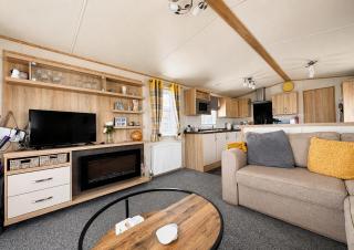 Beautiful Caravan With Full Sea View At Broadland Sands In Suffolk Ref 20100Bs - 2