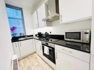 2 Bed Apartment – Steps from Oxford Street - 6