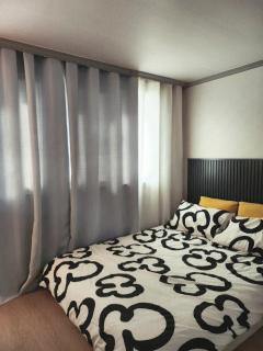 Sunny's house, 5min Walk from Sinchon Station, Free Luggage Storage , 3 rooms 5 beds , Easy to Hongdae, Myeongdong, Seoul Station - 8