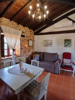 Charming House in Parada + Fireplace - 9