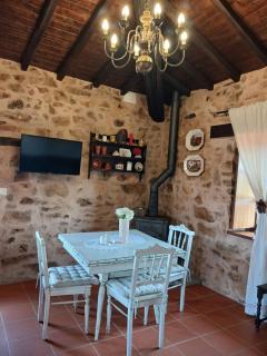 Charming House in Parada + Fireplace - 7