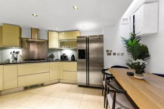 2 Bed House- Piccadilly - London - 4