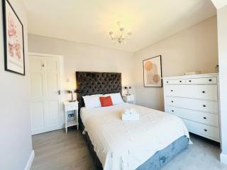 Bright 2-Bed Flat - 1 min to Enfield Lock Station - 7