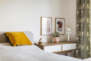 Hidden Gem – Luxe Clifton Apartment with Views - 8