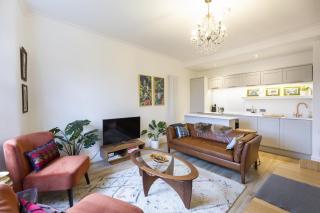 Hidden Gem – Luxe Clifton Apartment with Views - 2