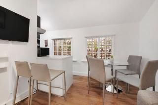2 Bed Piccadilly Apartment 1 - 5