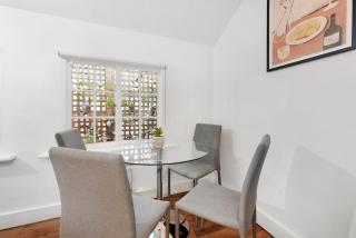 2 Bed Piccadilly Apartment 1 - 2