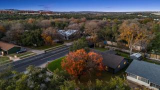 Stylish 3BR Near The Domain Modern Austin Stay - 1