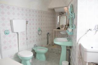 A cast b&b - 1