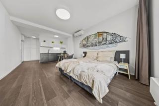 Panoramic Castle View in the Modern Apartment - 8