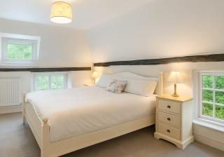 Beautiful Thatched Cottage with Outdoor Pool, Secure Garden, Dog & Family Friendly! Chichester Holiday Properties - 9