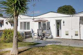 Little Greenway Holiday Bungalow - 0