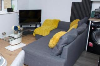 Charming City Apartment in Grays - 8