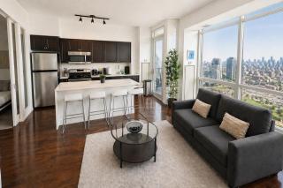 2 Bedroom Condo With City Views and Free Parking - 9
