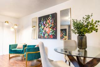 Family-Friendly 3BR 2 Parking Sleeps 10 - 3