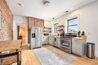 Historic Loft Near Stadiums Modern & Cozy - 2