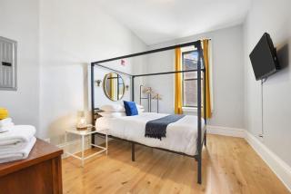Classy Vintage Stay Minutes to Downtown & Stadiums - 0