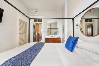 Classy Vintage Stay Minutes to Downtown & Stadiums - 6