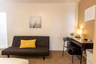 Spacious Studio w Million Dollar City Views - 2