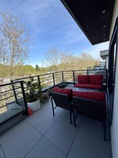 Bright and Convenient Renfrew Collingwood 2 bed 2 bath - 9
