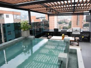 Private Laureles Penthouse with Rooftop Pool, Outdoor Cinema, game-Streaming Room - 7