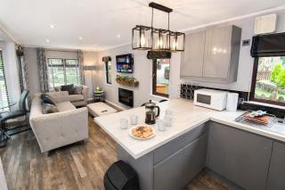 Grasmere 12, White Cross Bay, Windermere - 3