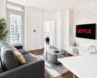 2 Bedroom Condo With City Views and Free Parking - 8