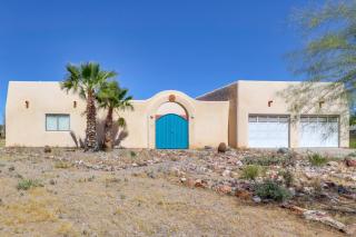 Desert Retreat in Golden Valley Courtyard and Views - 0