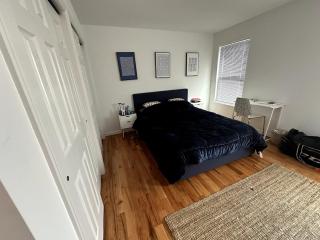 Hamptons Beach House, 5-minute walk to Bay Beach - 8