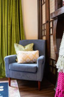 1BR Near Hospitals Walk to Park & Cafés - 2