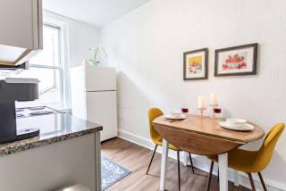1BR Near Hospitals Walk to Park & Cafés - 7