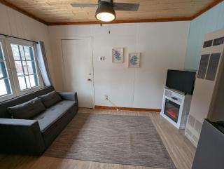 Cozy 1BR 1BA Cabin #4 Riverside Point Resort - 7