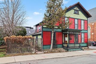 Lil' Red House On Porter - 8